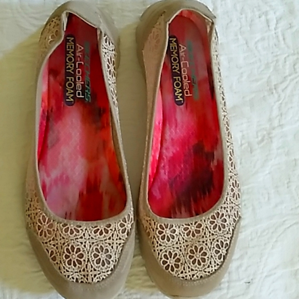 Skechers air cooled memory foam womens walking shoes.